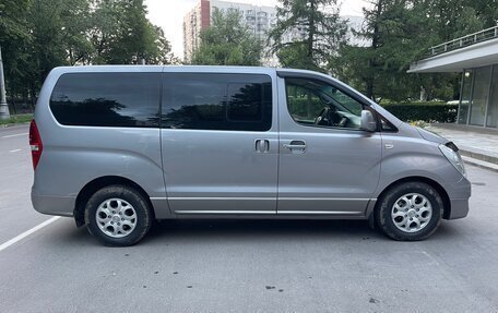 Hyundai H-1 II рестайлинг, 2013 год, 1 950 000 рублей, 4 фотография