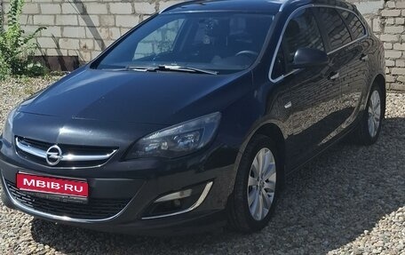 Opel Astra J, 2013 год, 910 000 рублей, 1 фотография