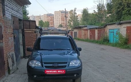 Chevrolet Niva I рестайлинг, 2011 год, 530 000 рублей, 2 фотография