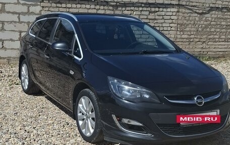 Opel Astra J, 2013 год, 910 000 рублей, 2 фотография