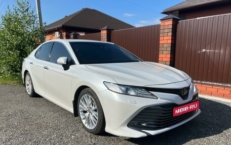 Toyota Camry, 2018 год, 3 480 000 рублей, 2 фотография