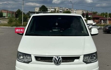 Volkswagen Caravelle T5, 2013 год, 2 100 000 рублей, 2 фотография