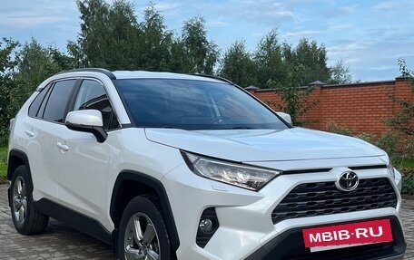 Toyota RAV4, 2022 год, 4 580 000 рублей, 2 фотография