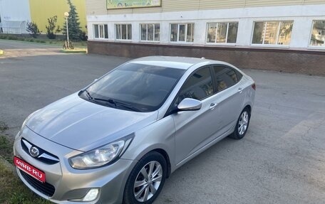 Hyundai Solaris II рестайлинг, 2011 год, 700 000 рублей, 1 фотография