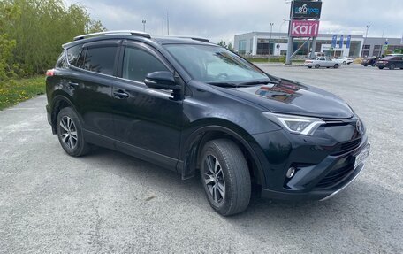 Toyota RAV4, 2018 год, 2 780 000 рублей, 2 фотография