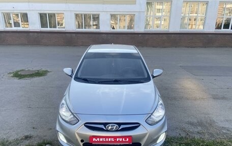 Hyundai Solaris II рестайлинг, 2011 год, 700 000 рублей, 3 фотография