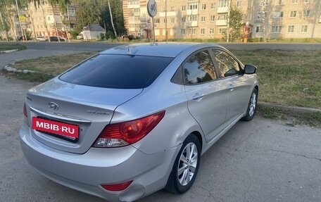 Hyundai Solaris II рестайлинг, 2011 год, 700 000 рублей, 5 фотография