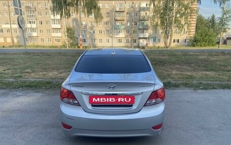 Hyundai Solaris II рестайлинг, 2011 год, 700 000 рублей, 6 фотография