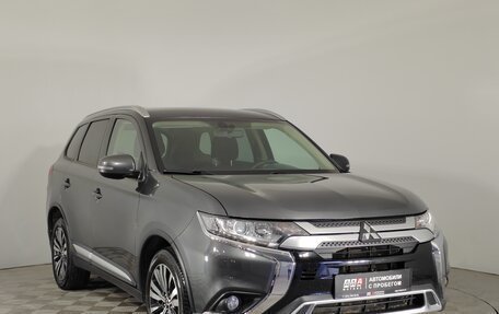 Mitsubishi Outlander III рестайлинг 3, 2019 год, 2 299 000 рублей, 3 фотография