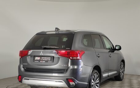 Mitsubishi Outlander III рестайлинг 3, 2019 год, 2 299 000 рублей, 5 фотография