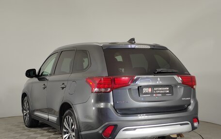 Mitsubishi Outlander III рестайлинг 3, 2019 год, 2 299 000 рублей, 7 фотография