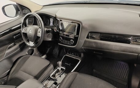 Mitsubishi Outlander III рестайлинг 3, 2019 год, 2 299 000 рублей, 13 фотография