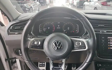 Volkswagen Tiguan II, 2021 год, 2 780 000 рублей, 8 фотография