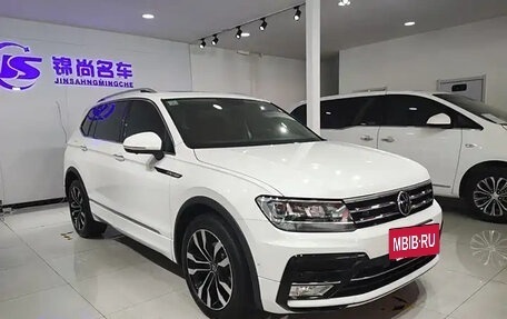 Volkswagen Tiguan II, 2021 год, 2 780 000 рублей, 2 фотография