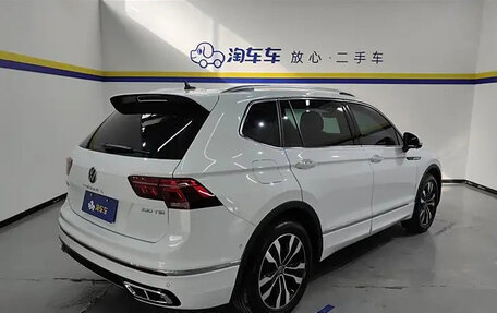 Volkswagen Tiguan II, 2023 год, 3 720 000 рублей, 4 фотография