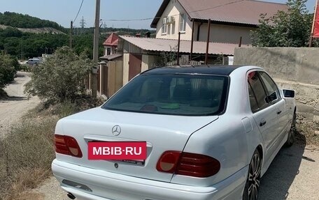 Mercedes-Benz E-Класс, 1997 год, 555 000 рублей, 2 фотография