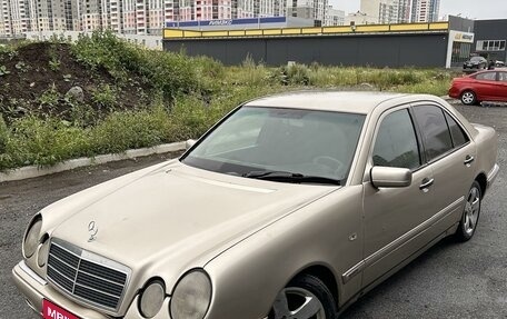 Mercedes-Benz E-Класс, 1999 год, 298 000 рублей, 1 фотография