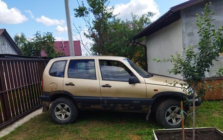 Chevrolet Niva I рестайлинг, 2004 год, 215 000 рублей, 2 фотография