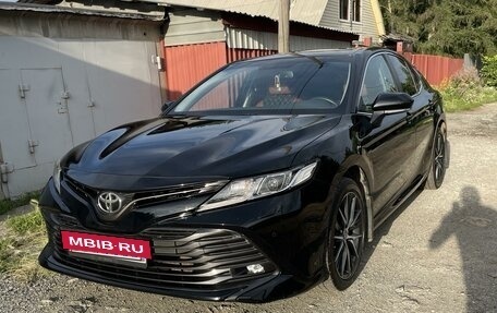 Toyota Camry, 2021 год, 3 500 000 рублей, 2 фотография