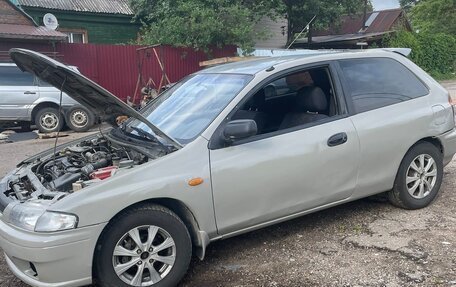 Mazda 323, 2000 год, 235 000 рублей, 1 фотография