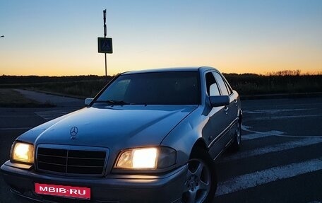 Mercedes-Benz C-Класс, 2000 год, 280 000 рублей, 1 фотография