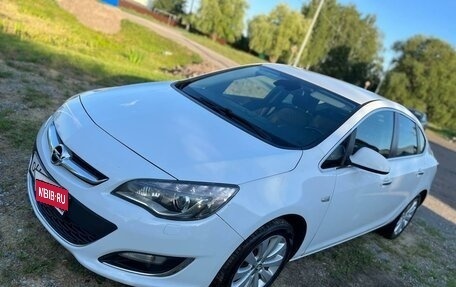 Opel Astra J, 2013 год, 1 000 000 рублей, 1 фотография