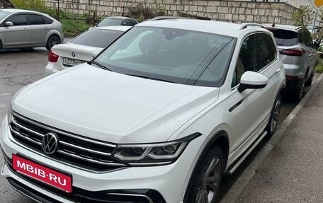 Volkswagen Tiguan II, 2021 год, 3 900 000 рублей, 1 фотография