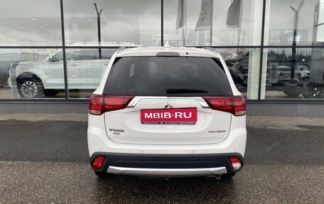 Mitsubishi Outlander III рестайлинг 3, 2017 год, 2 150 000 рублей, 5 фотография