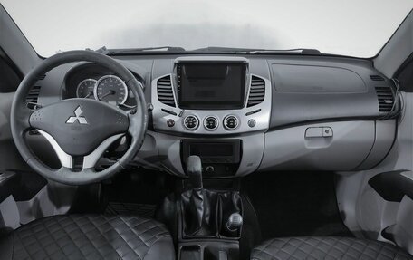 Mitsubishi L200 IV рестайлинг, 2013 год, 1 450 000 рублей, 5 фотография