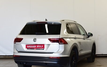 Volkswagen Tiguan II, 2019 год, 2 350 000 рублей, 2 фотография