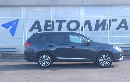 Mitsubishi Outlander III рестайлинг 3, 2018 год, 2 147 000 рублей, 3 фотография