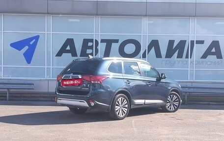 Mitsubishi Outlander III рестайлинг 3, 2018 год, 2 147 000 рублей, 2 фотография