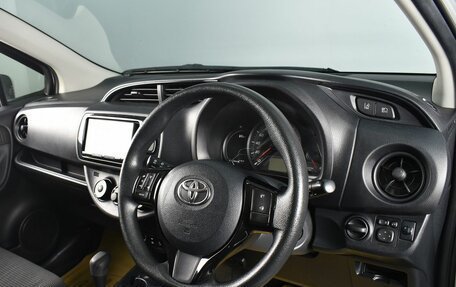 Toyota Vitz, 2018 год, 1 169 995 рублей, 8 фотография