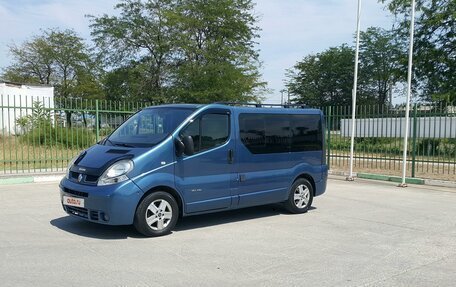 Renault Trafic, 2004 год, 1 850 000 рублей, 3 фотография