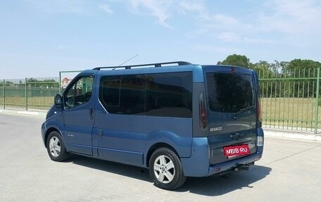 Renault Trafic, 2004 год, 1 850 000 рублей, 8 фотография