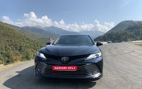 Toyota Camry, 2018 год, 3 350 000 рублей, 1 фотография