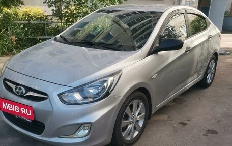 Hyundai Solaris II рестайлинг, 2013 год, 810 000 рублей, 3 фотография