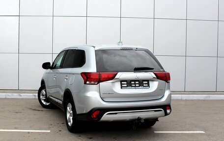 Mitsubishi Outlander III рестайлинг 3, 2021 год, 2 600 000 рублей, 3 фотография