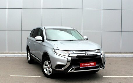 Mitsubishi Outlander III рестайлинг 3, 2021 год, 2 600 000 рублей, 6 фотография