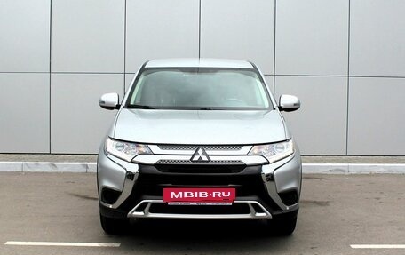 Mitsubishi Outlander III рестайлинг 3, 2021 год, 2 600 000 рублей, 7 фотография