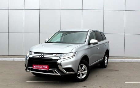 Mitsubishi Outlander III рестайлинг 3, 2021 год, 2 600 000 рублей, 1 фотография