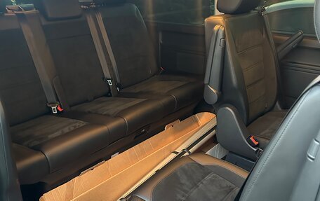 Volkswagen Multivan T6 рестайлинг, 2019 год, 5 049 000 рублей, 8 фотография