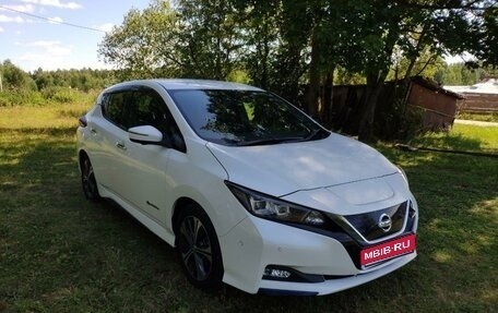 Nissan Leaf II, 2018 год, 2 100 000 рублей, 1 фотография