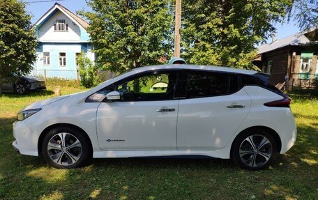 Nissan Leaf II, 2018 год, 2 100 000 рублей, 3 фотография