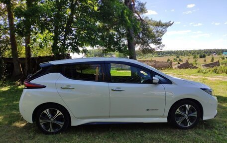 Nissan Leaf II, 2018 год, 2 100 000 рублей, 5 фотография