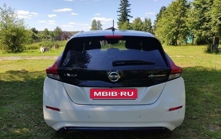 Nissan Leaf II, 2018 год, 2 100 000 рублей, 4 фотография