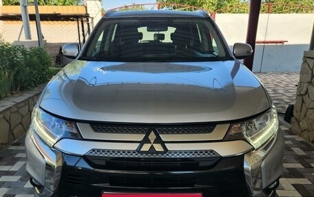 Mitsubishi Outlander III рестайлинг 3, 2019 год, 2 250 000 рублей, 1 фотография