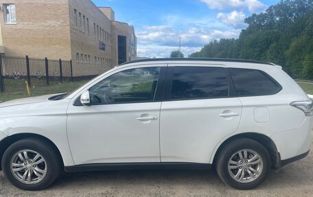 Mitsubishi Outlander III рестайлинг 3, 2013 год, 1 295 000 рублей, 6 фотография