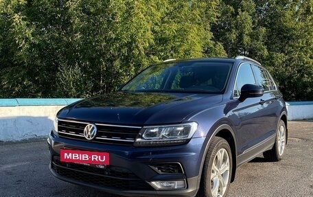 Volkswagen Tiguan II, 2017 год, 2 870 000 рублей, 2 фотография