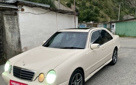 Mercedes-Benz E-Класс, 2001 год, 670 000 рублей, 1 фотография